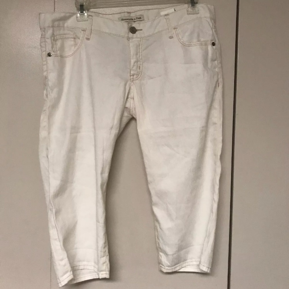 Abercrombie and Fitch white Capri pants, size 4